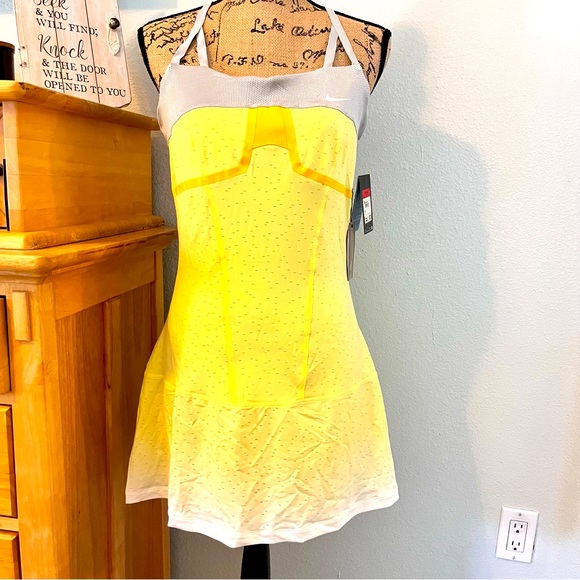 Nike Dresses & Skirts - Nike Maria sharapova tennis dress, with built in bra.